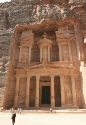 Petra: Aus dem Felsen gehauene Grandeur